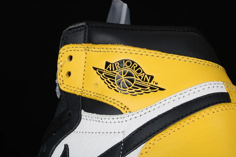 All categories Air Jordan Jordan series basketball shoes Air Jordan 1 High Air Jordan 1 Yellow Toe AJ1 OG black and yellow toe high-top basketball shoes AR1020-700